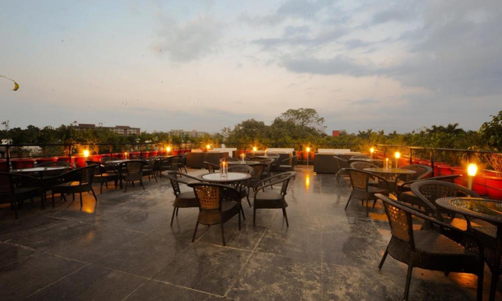 Hotel Jullundur 18 Chandīgarh Exterior foto