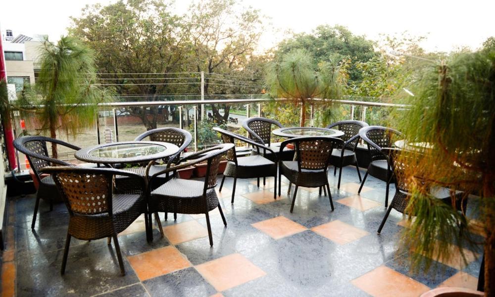 Hotel Jullundur 18 Chandīgarh Exterior foto